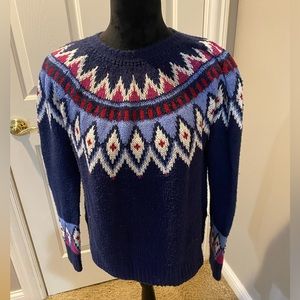 Very pretty sweater for fall/winter